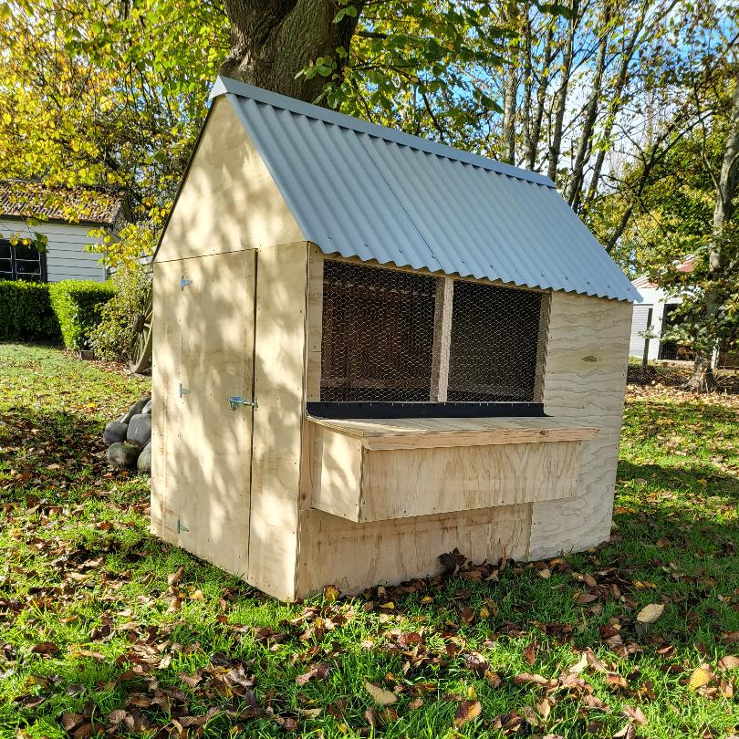 Image of large poultry shed with door closed